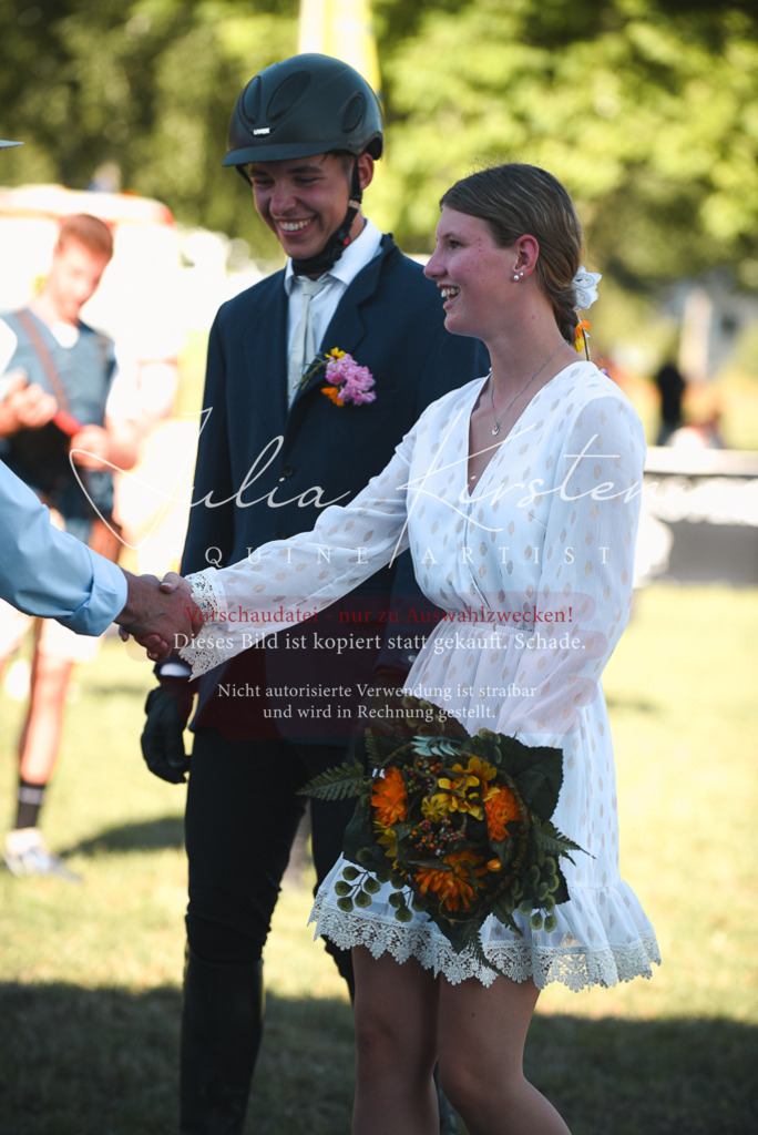 DSC_7797 | Pferde- und Turnierfotografie in Westsachsen. Pferdeportraits, Auftragszeichnungen und intuitive Kunst.