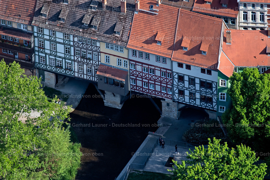 4025898 | ERFURT 06.05.2020 Historische Alte Brücke " Krämerbrücke Erfurt " über die Gera im Ortsteil Altstadt in Erfurt im Bundesland Thüringen, Deutschland. Weiterführende Informationen bei: Landeshauptstadt Erfurt. // Historic Old Bridge " Kraemerbruecke Erfurt " across Gera in the district Altstadt in Erfurt in the state Thuringia, Germany. Further information at: Landeshauptstadt Erfurt. Foto: Gerhard Launer