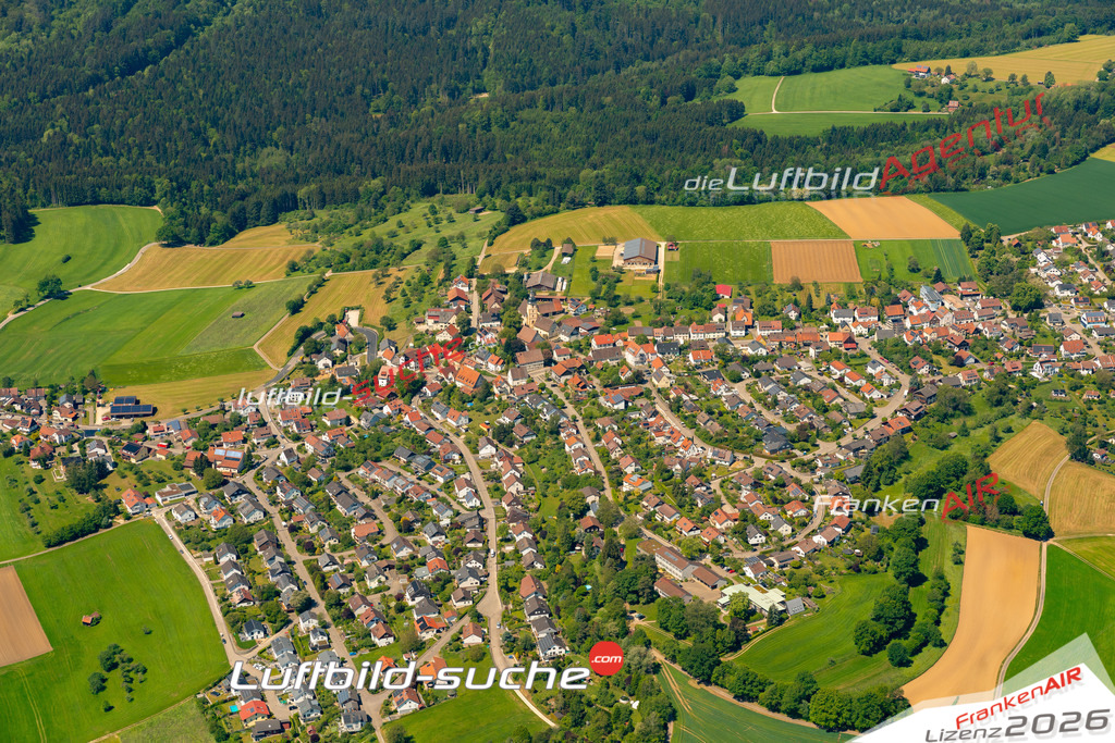 Das Luftbild zeigt :  Börtlingen - Die Luftaufnahme wurde 2024 vom UL-Flugzeug aus erstellt ( keine Drohne ) - Hochauflösende Luftaufnahme - Für grossformatige Ausdrucke geeignet. Die Geschenkidee !Mit Lizenz und Bildrechte bestellbar