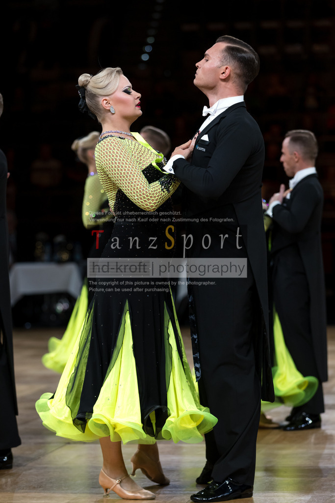 20241109_DM-Formationen_Vorrunde_3277 | Tanzsportbilder, Standardtanz, Lateintanz, WDSF, DTV, LTVB, dancecomp, goc, hessen tanzt, blaues band der spree, walzer, tango, wiener walzer, slowfox, quickstepp, samba, rumba, cha-cha-cha, paso doble. jive, hd-kroft photography, turniertanzsport