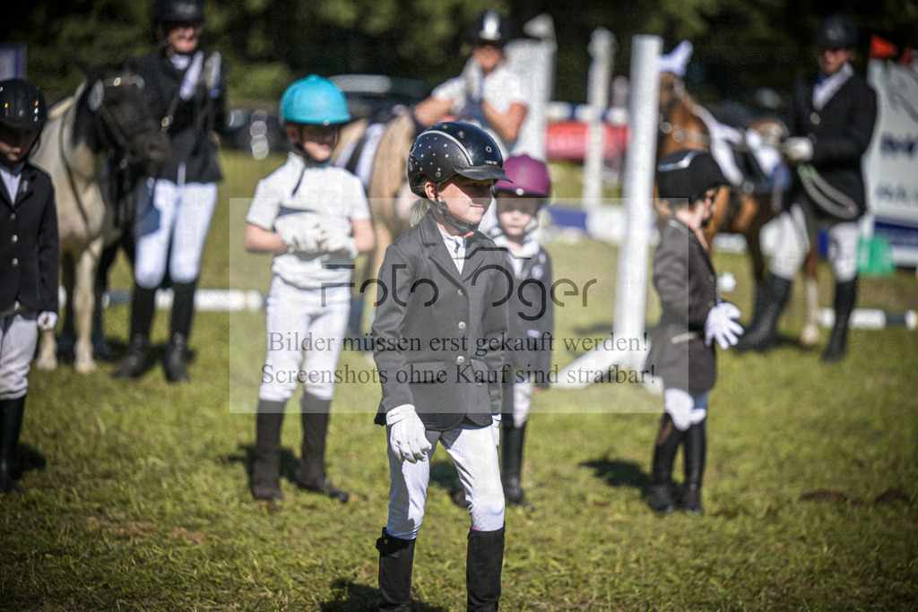 DOS_0502 | Entdecke hochwertige Reitturnierfotos von Foto Oger. Professionell, emotional und authentisch – jetzt Lieblingsmomente im Shop bestellen.Deutschlandweite Turnierfotografie. - Realisiert mit Pictrs.com