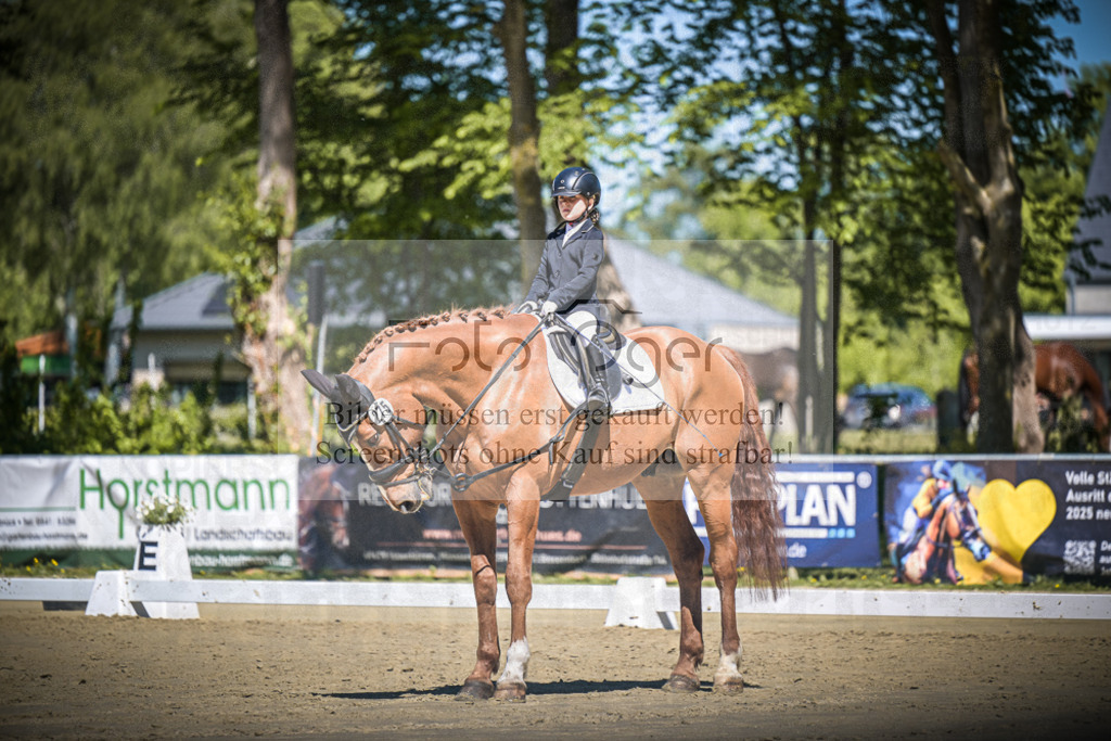 DOS_8617 | Entdecke hochwertige Reitturnierfotos von Foto Oger. Professionell, emotional und authentisch – jetzt Lieblingsmomente im Shop bestellen.Deutschlandweite Turnierfotografie. - Realisiert mit Pictrs.com