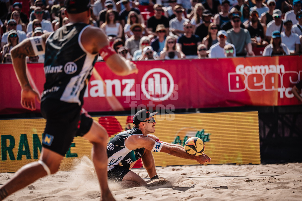 Beachvolleyball | Männer | Allianz German Beach Tour 2025 | Tourstop Berlin | 16.08.2025 | Moritz Pristauz nimmt den Ball an