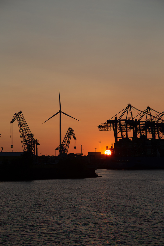 Der echte Hamburger Hafen 05 - URBANISTER | Durch die Stadt gehen, als wohnte man woanders. Fotografie, subjektiver Urbanismus und aktiver Müßiggang. - Realisiert mit Pictrs.com