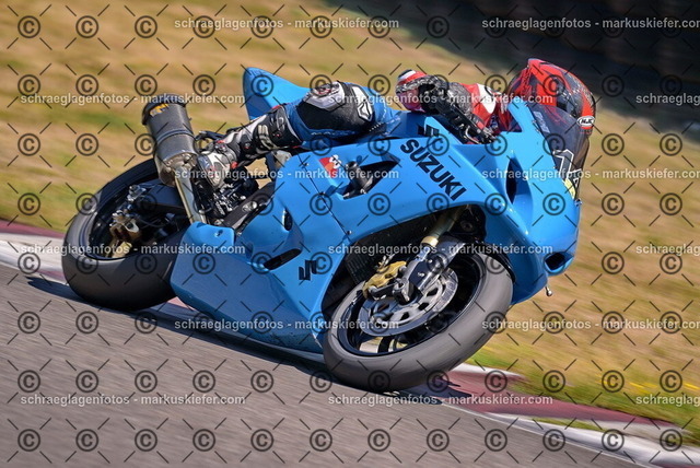 26bt05-1025 | markuskiefer.com - Realisiert mit Pictrs.com