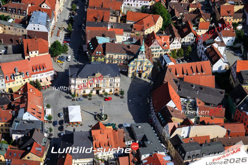 Die Luftaufnahme der Stadt Kulmbach wurde vom UL-Flugzeug heraus erstellt ( keine Drohne )- hohe Auflösung für beste Qualität