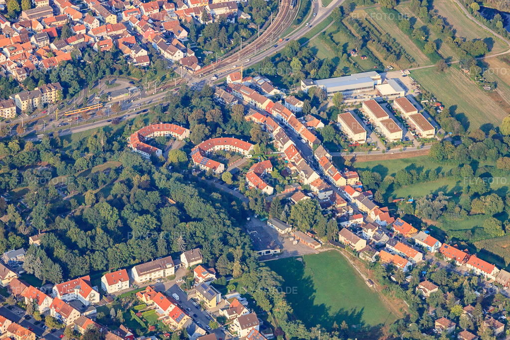 Luftbild: Rheinbrückenstr im Ortsteil Knielingen in Karlsruhe im Bundesland Baden-Württemberg in Deutschland. Foto: IMG_52902.jpg vom 05.09.2012 durch Werner Riehm/FLY-FOTO.de