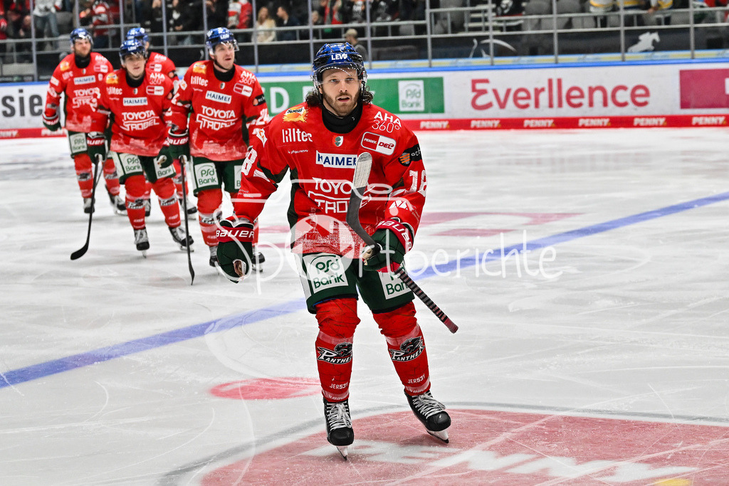 Augsburger Panther - Kölner Haie | Jubel der Panther nach dem Treffer zum 1-1 durch Anthony LOUIS (Augsburger Panther #18) / Tor / Torschuetze / Freude / Happy / DEL: Augsburger Panther - Kölner Haie; Curt Frenzel Stadion am 26.09.2025