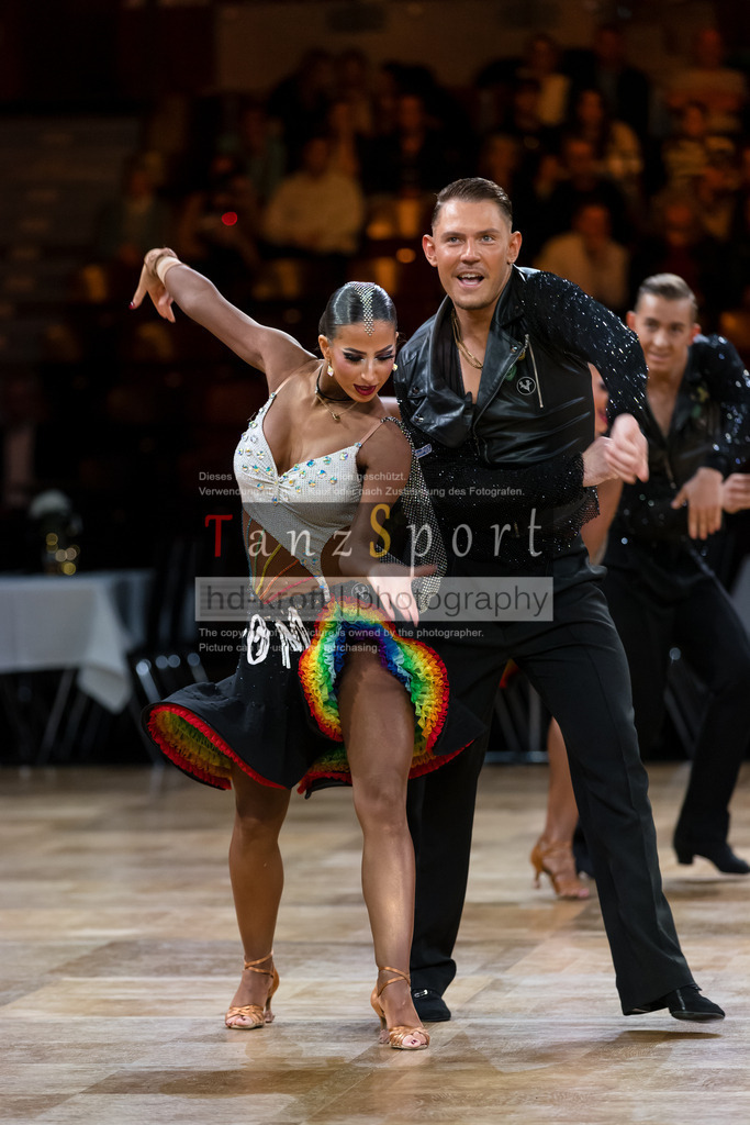 20241109_DM-Formationen_Vorrunde_0867 | Tanzsportbilder, Standardtanz, Lateintanz, WDSF, DTV, LTVB, dancecomp, goc, hessen tanzt, blaues band der spree, walzer, tango, wiener walzer, slowfox, quickstepp, samba, rumba, cha-cha-cha, paso doble. jive, hd-kroft photography, turniertanzsport