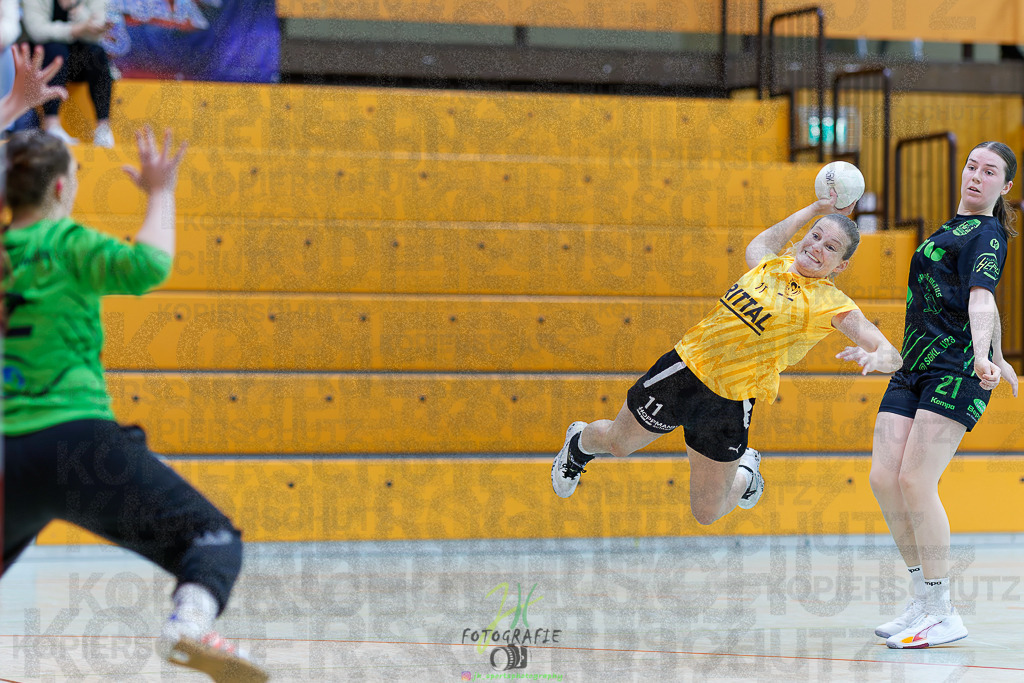 Frauen Oberliga Mitte (HHV); HSG Kleenheim/Langgöns II - HSG Eibelshausen/Ewersbach | Frauen Oberliga Mitte (HHV); HSG Kleenheim/Langgöns II - HSG Eibelshausen/Ewersbach am 01.11.2025 in Oberkleen (Weidig-Halle)Photo © 2025 - Jörg Heinrich - Realisiert mit Pictrs.com