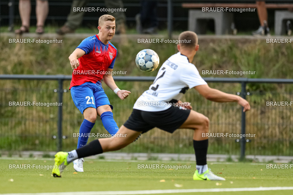 1_KFCWAT_20250723_0680.JPG -  - KFC Uerdingen - SG Wattenscheid 09 - Testspiel | Krefeld, Deutschland, 23.07.25: Jan Bachmann (KFC Uerdingen) und Tarik Ould Seltana (SG Wattenscheid 09) im Kampf um den Ball waehrend des Testspiel Spiels zwischen KFC Uerdingen - SG Wattenscheid 09 in der Covestro Sportpark am 23. July 2025 in Krefeld, Deutschland. (Foto von Stefan Brauer/Brauer-Fotoagentur)
