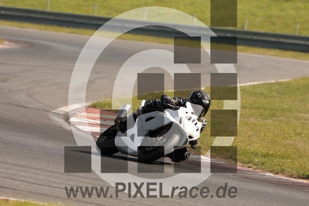0404-20250811_11877 | Schöne Erinnerungen an spannende Momente - das festzuhalten ist unser Job. PIXELrace.de ist seit 2003 auf den Rennstrecken Europas unterwegs um die Action draußen beim Fahren und die wunderbare Stimmung imm Fahrerlager für euch einzufangen.