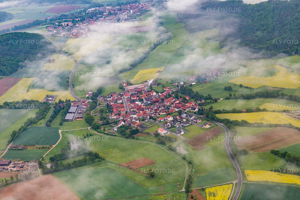 Luftbild: Dorf unter Wolken im Ortsteil Wustviel in Rauhenebrach im Bundesland Bayern in Deutschland. Foto: IMG_099737.jpg vom 25.05.2017 durch Werner Riehm/FLY-FOTO.de