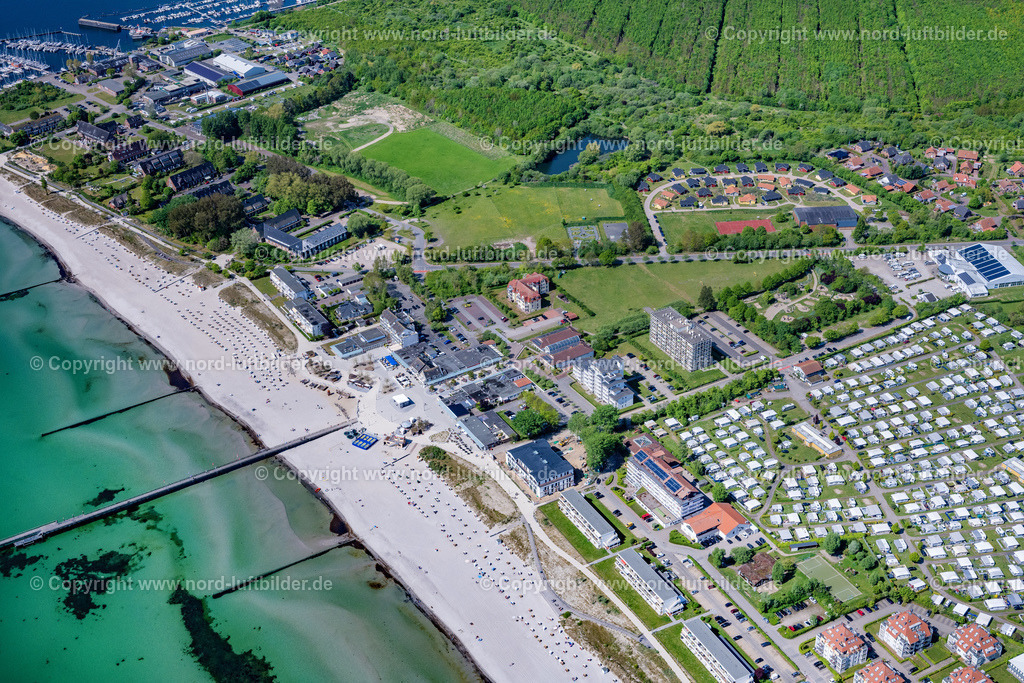 Grossenbrode_ELS_4613150522 | GROßENBRODE 15.05.2022 Ortsansicht an der Meeres-Küste der Ostsee in Großenbrode im Bundesland Schleswig-Holstein. // Townscape on the seacoast of Baltic Sea in Grossenbrode in the state Schleswig-Holstein. Foto: Martin Elsen