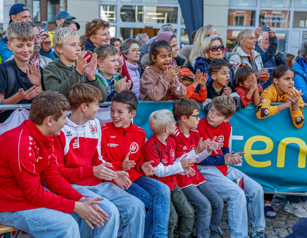 top-top.de 240913-120 | Foto, Video, Fotografie, Videografie, Fotobox, DJ, Discjockey, Musik, Musikbox, Veranstaltung, Photobooth, Amazon, Ebay, Buchtipp, Bestseller, Autor, Verlag, Buch, Wesel, Hamminkeln, NRW, Dinslaken, Rees, Drohne, Hochzeit, Party, Fotobox, Wesel, Fotograf