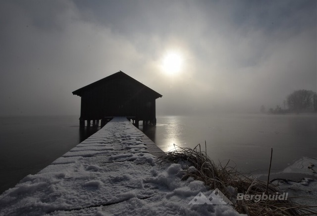 Kochelsee 2025-04 | Landschaftsfotografie Berge Mountain Landscape FotografieNatur Bilder Buidl Bergbuidl Bayern Heimat BergfotografieSonnenaufgang Sonnenuntergang Hobbyfotograf Bilderverkauf Leinwand - Realisiert mit Pictrs.com