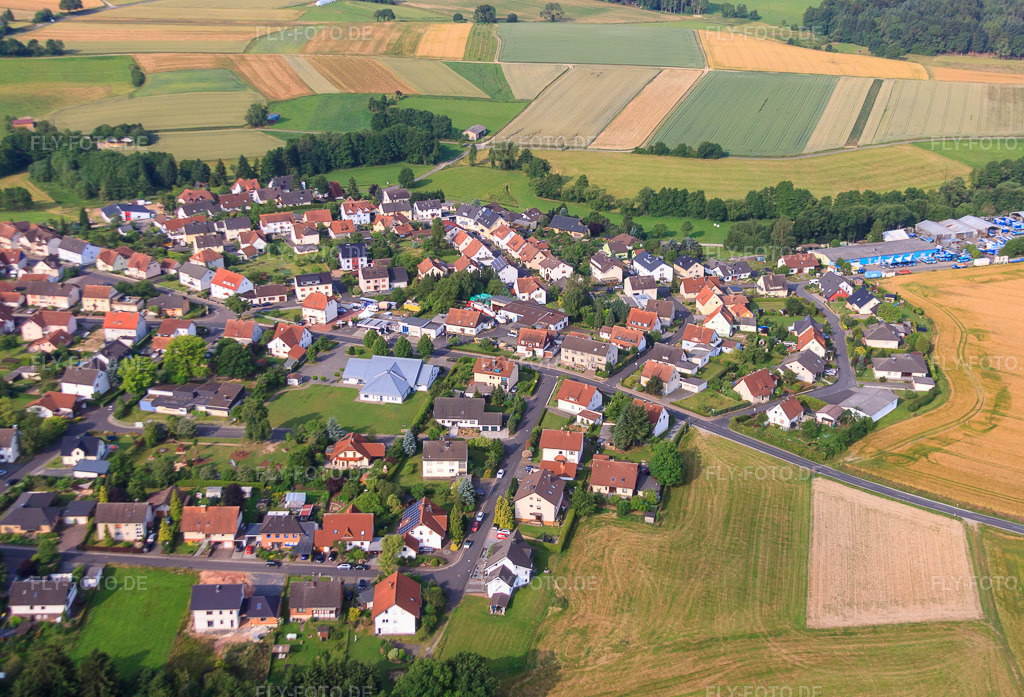 Luftbild: Ortskern mit Bürgerhaus Hattenhof im Ortsteil Hattenhof in Neuhof im Bundesland Hessen in Deutschland. Foto: IMG_68886.jpg vom 22.06.2014 durch Werner Riehm/FLY-FOTO.deHattenhof | Gemeinde Neuhof