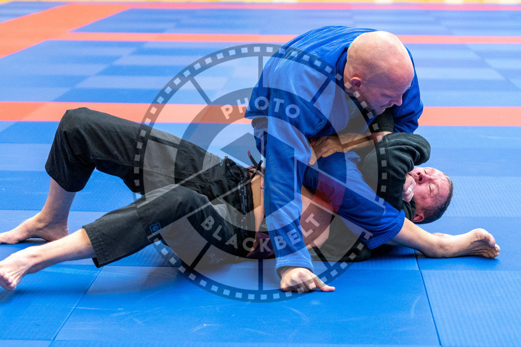 20231118PBB11059 | Fighters compete during the AJP Tour 600 Frankfurt Championship in Frankfurt/Main, Germany, on November 18, 2023.