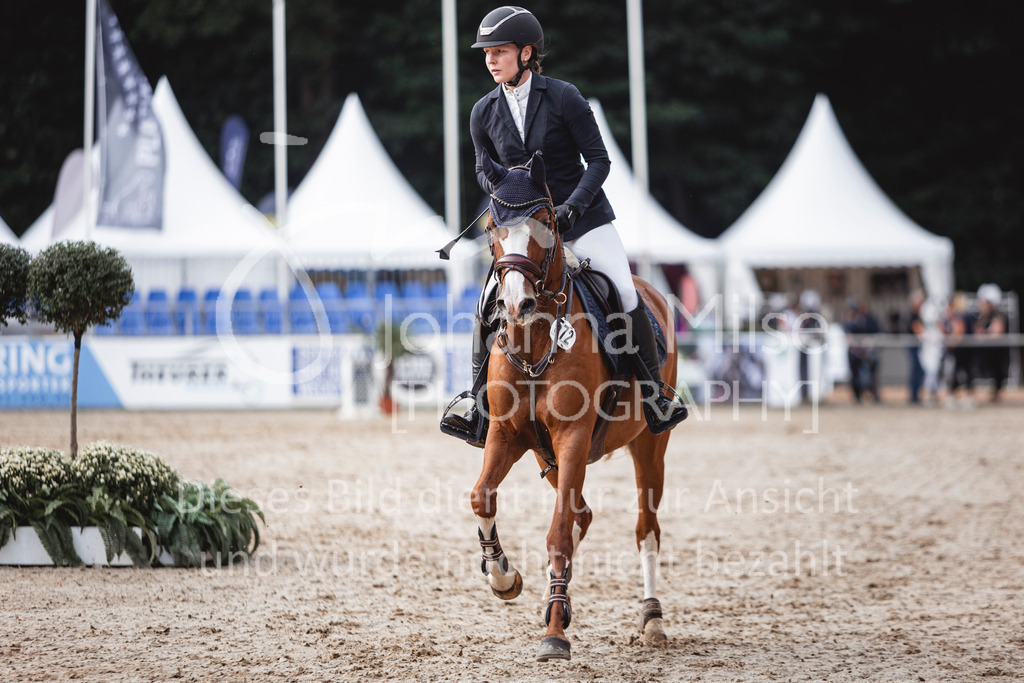 240906_BuCha_PonyA-5j-174 | Deine schönsten Turniermomente als professionelle Fotos! Entdecke hochwertige Pferdesport-Fotografie im Online-Shop. Jetzt Fotos finden & bestellen!