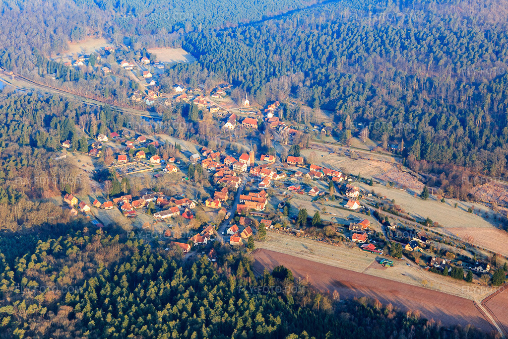 Aerial view: View of the town from the southeast in Sparsbach in the state Bas-Rhin, France.Photo: IMG_105300.jpg taken on 03/25/2018 by Werner Riehm/FLY-FOTO.comResolution of the original: 5472 x 3648 px