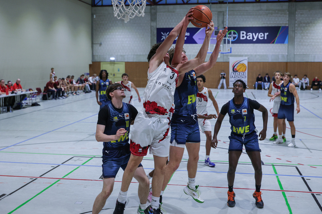 NBBL BAYER GIANTS vs EWE Baskets Juniors Oldenburg-72 | Fotos von Basketballspielen aus dem Raum NRW fotografiert von Gero Mueller-Laschet und Daniel Schaefer - Realisiert mit Pictrs.com
