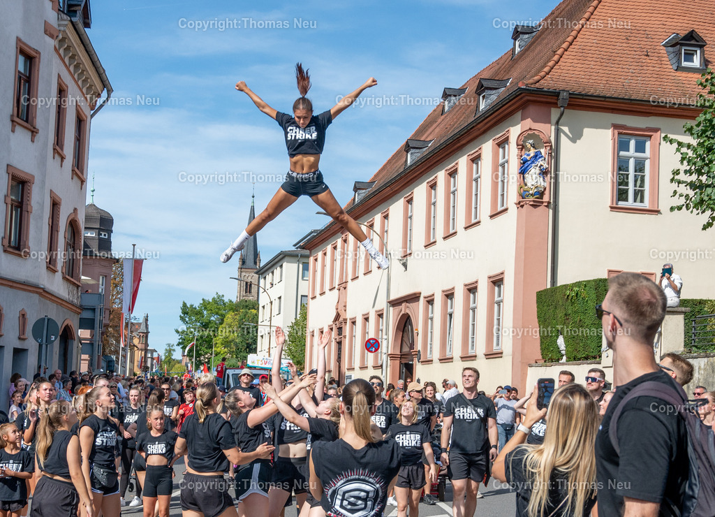 07_Winzerfestumzug-Bensheim | bbe, Bensheim, Winzerfestunmzug 2025, Cheer Strike TSV Auerbach, ,, Bild: Thomas Neu