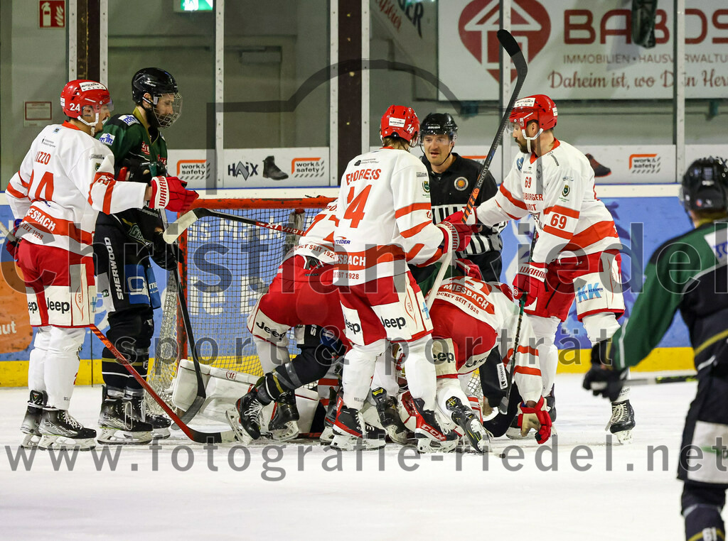2023-03-19_065_TSV_Erding_gegen_TEV_Miesbach | Erding, Deutschland, 19.03.2023:
Eishockey, Bayernliga Playoffs 2022 / 2023, Halbfinale, TSV Erding gegen TEV Miesbach, Endergebnis: 

Stefano Rizzo (TEV Miesbach, #24), Florian Zimmermann (Erding Gladiators, #5), Benedikt Pölt (TEV Miesbach, #77), Erik Modlmayr (Erding Gladiators, #21), Maximilian Meineke (TEV Miesbach, #15), Nikolaus Meier (TEV Miesbach, #69)

Foto: Christian Riedel / fotografie-riedel.net
