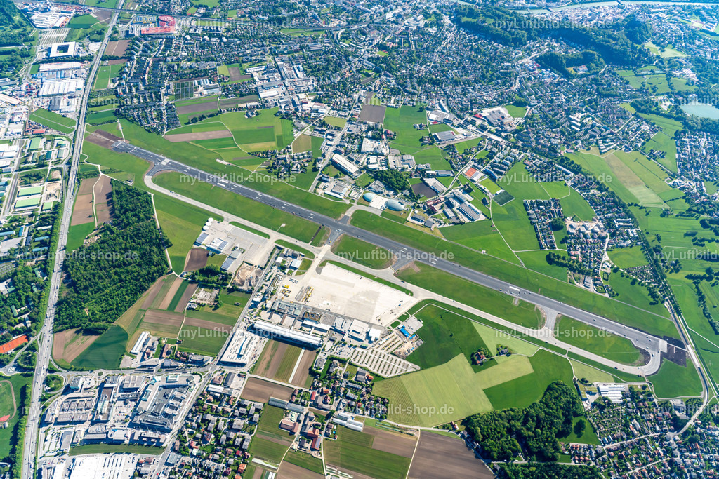 luftbild-airport-salzburg-bruno-kapeller-21 | Luftbild vom Airport Salzburg. Die Piste wurde nach fast 60 Jahren generalsaniert. Die Landebahn wurde für 5 Wochen total gesperrt. - Realisiert mit Pictrs.com