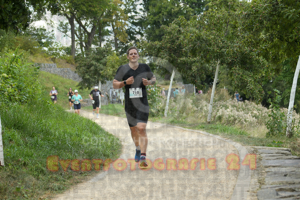 250824_1428_EX1_6335 | Sportfotografie im Rhein-Sieg Kreis, Köln, Bonn, NRW, Rheinland Pfalz, Hessen, etc. Unser Tätigkeitsfeld umfasst den Laufsport vom Volkslauf über den Marathon, Duathlon, Triathon bis zum Ultralauf wie Kölnpfad Ultra oder Schindertrail.