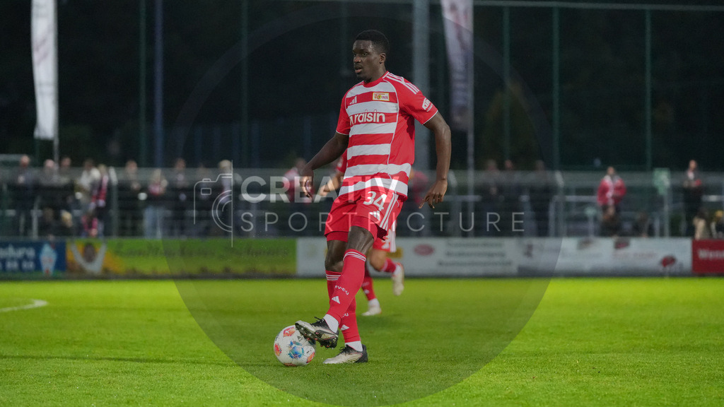 Fußball, Herren, Saison 2025/2026, Testspiel, Freundschaftsspiel, FSV 63 Luckenwalde vs. 1.FC Union Berlin, Mittwoch 08.10.2025, Werner-Seelenbinder-Stadion Luckenwalde, | Fußball, Herren, Saison 2025/2026, Testspiel, Freundschaftsspiel, FSV 63 Luckenwalde vs. 1.FC Union Berlin, Mittwoch 08.10.2025, Werner-Seelenbinder-Stadion Luckenwalde, Im Bild: Stanley Nsoki (Union Berlin) - Realisiert mit Pictrs.com