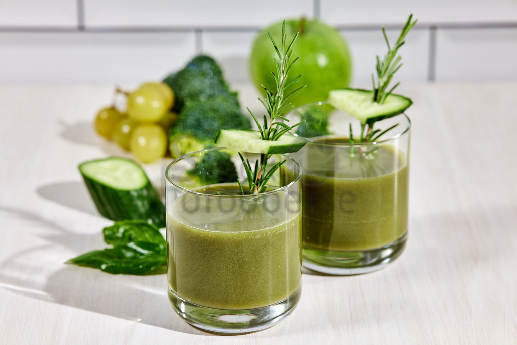 Green_Smoothie_Gurke_Apfel 2 1 | Stockfotos, Picsomania, MGM-Services, Michael Gerlach, Auftragsbilder, Auftragsarbeiten, Workshops, Shooting, Reisefotografie, Produktfotografie, Foodfotografie, Hochzeitsfotografie, Saarland, Fotografin, Fotograf, Hochzeitsbilder, Saarlouis, Hundeshootin