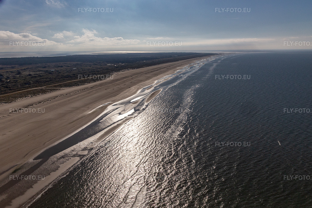 Vue aérienne: Vue de la ville à Fanø dans le département Syddanmark, Danemark. Photo: IMG_118613.jpg prise le 21/09/2019 par Werner Riehm/FLY-FOTO.eu – Résolution de l'original: 4863 x 3242 px