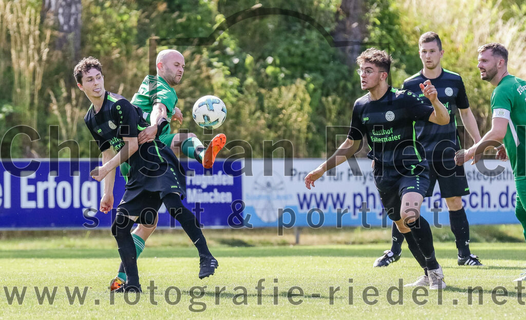 2023-07-09_020_FC_Forstern_gegen_SpVgg_Neuching | Forstern, Deutschland, 09.07.2023:
Fußball, Kreisklasse 2023 / 2024, Testspiel, FC Forstern gegen SpVgg Neuching, Endergebnis: 2:4

Rene Wagner (SpVgg Neuching, #11), Johannes Kern (FC Forstern, #5), Lukas Schindlbeck (SpVgg Neuching, #15), Andreas Ullmann (FC Forstern, #11)

Foto: Christian Riedel / fotografie-riedel.net