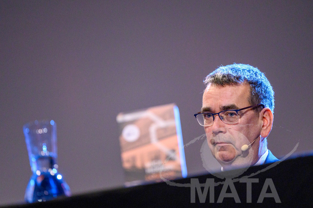 _DWA5322 | Mick Herron bei der lit.Cologne 2023 Veranstaltung 'Mick Herron erklärt die London Rules' im Ostermann-Saal. Köln, 08.03.2023 - Realisiert mit Pictrs.com