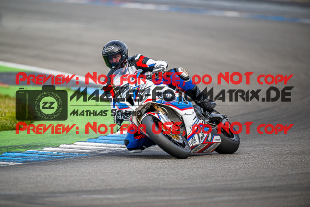 MaZZes_FotoMatrix_230410_6981 | WEISS