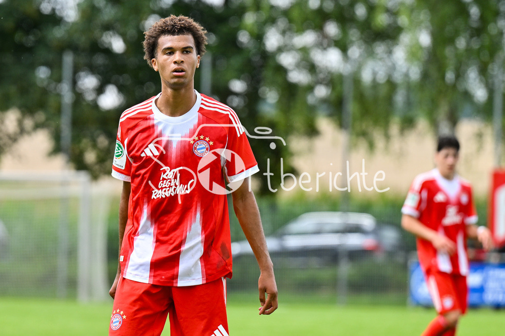 SSV Ulm 1846 Fussball U19 - FC Bayern München U19 | Im Bild Sadiki CHEMWOR (FC Bayern U19 #17) / Einzelfoto / Freisteller / U19 DFB Nachwuchsliga: SSV Ulm 1846 Fussball - FC Bayern München, Hauptspielfeld Langenau am 02.08.2025