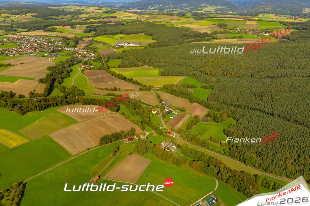 Das Luftbild zeigt : Wallenbrunn Seybothenreuth - Die Luftaufnahme wurde 2024 vom UL-Flugzeug aus erstellt ( keine Drohne ) - Hochauflösende Luftaufnahme - Für grossformatige Ausdrucke geeignet. Die Geschenkidee !Mit Lizenz und Bildrechte bestellbar