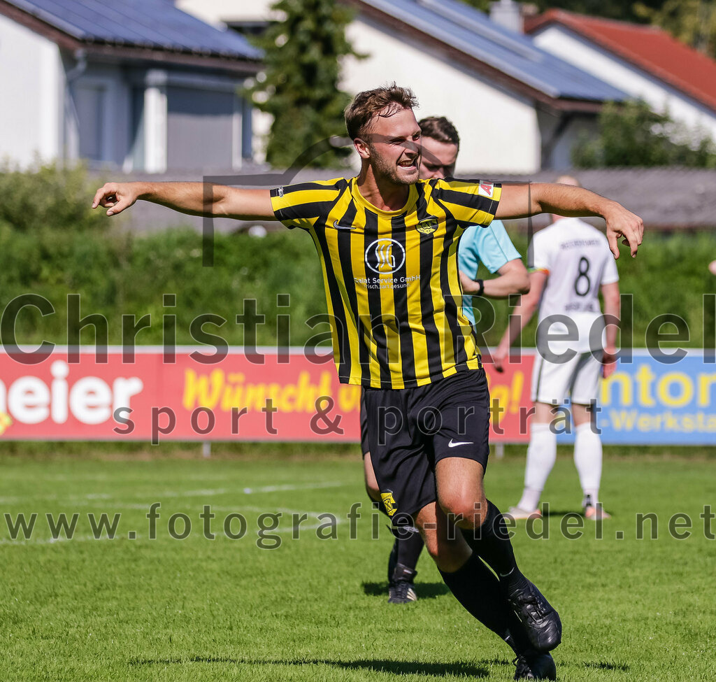 2023-08-19_106_FC_Moosinning_gegen_SV_Reichertsheim | Moosinning, Deutschland, 19.08.2023:
Fußball, Bezirksliga Oberbayern Ost 2023 / 2024, 5. Spieltag, FC Moosinning gegen SV Reichertsheim, Endergebnis: 0:4

Jubel nach dem 2:0 durch Thomas Auerweck (FC Moosinning, #19)

Foto: Christian Riedel / fotografie-riedel.net