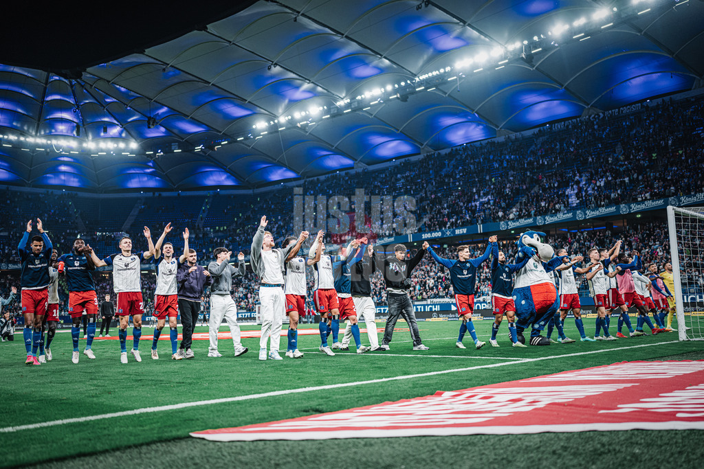 Fußball | Männer | Saison 2023/2024 | 2. Fußball-Bundesliga | Hamburger SV vs. Fortuna Düsseldorf | 29.09.2023 | Das Team des HSV feiert den Sieg