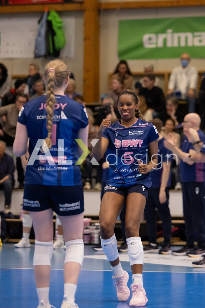 Volleyball I Frauen I Saison 2025-2026 I Volleyball NLA | Women I 1/2 Finals I  VC Kanti Schaffhausen - Sm'Aesch Pfeffingen I 18.03.2026 | 5 Brianna Green (USA) (Sm'Aesch Pfeffingen) – Mittelblock - Realisiert mit Pictrs.com
