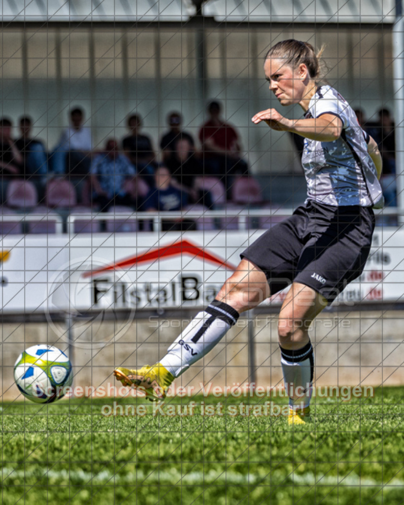 20250501_115857_0637-Bearbeitet | #,1.FC Donzdorf II (rot) vs.1.Göppinger SV (weiß), Fussball, Frauen-Bezirkspokal Halbfinale Saison 2024/2025, Rasenplatz Lautertal Stadion, Süßener Straße 16, 73072 Donzdorf, 01.05.2025 - 10:30 Uhr,Foto: PhotoPeet-Sportfotografie/Peter Harich