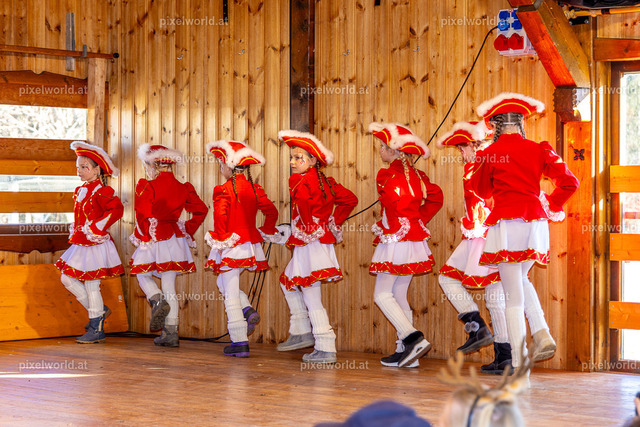 Bärentreiben in Steuerberg | Bildershop von pixelworld.at - Realisiert mit Pictrs.com