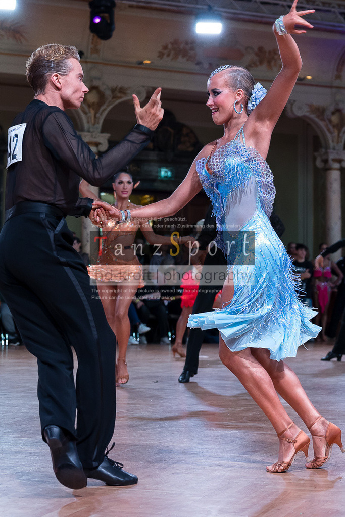 20240706_WDSF_WO_Latin_8561 | Tanzsportbilder, Standardtanz, Lateintanz, WDSF, DTV, LTVB, dancecomp, goc, hessen tanzt, blaues band der spree, walzer, tango, wiener walzer, slowfox, quickstepp, samba, rumba, cha-cha-cha, paso doble. jive, hd-kroft photography, turniertanzsport