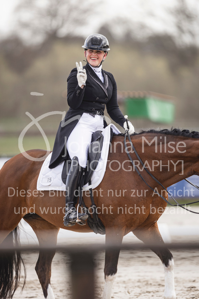 260331_Fruehlingsfest_Dressurreiter-S-402 | Deine schönsten Turniermomente als professionelle Fotos! Entdecke hochwertige Pferdesport-Fotografie im Online-Shop. Jetzt Fotos finden & bestellen!