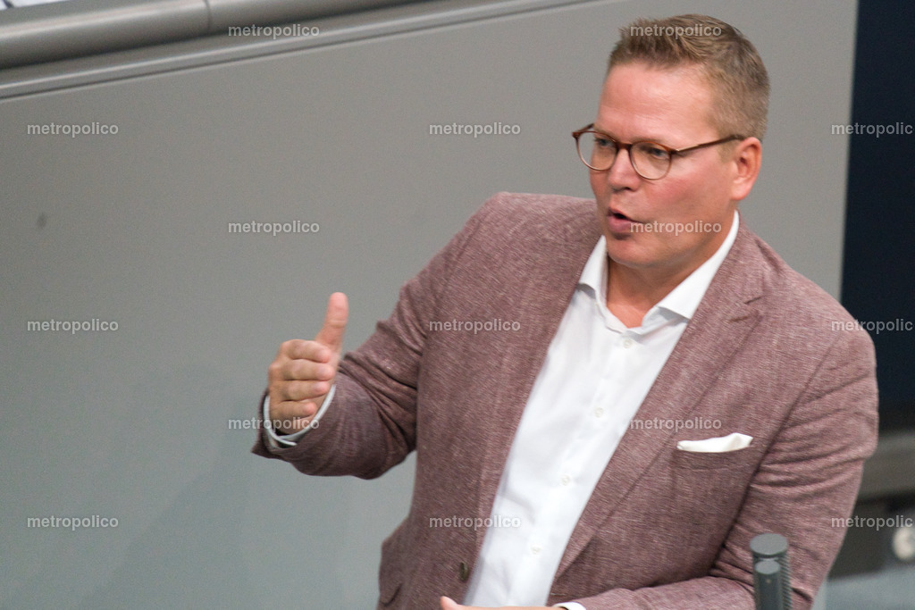 Tino Sorge (3) | Metropolico