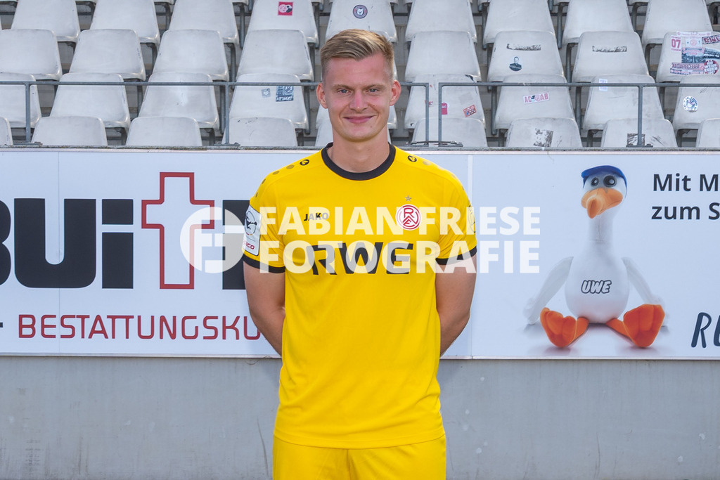 Rot-Weiss Essen; 3. Liga, Portraettermin 2026/2027, Foto: Eibner-Pressefoto/Fabian Friese | Jakob Golz (Rot-Weiss Essen, #01) Kapitaen,Rot-Weiss Essen; 3. Liga, Portraettermin 2026/2027, Foto: Eibner-Pressefoto/Fabian Friese - Realisiert mit Pictrs.com