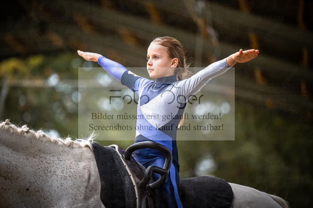 DOS_0094 | Entdecke hochwertige Reitturnierfotos von Foto Oger. Professionell, emotional und authentisch – jetzt Lieblingsmomente im Shop bestellen.Deutschlandweite Turnierfotografie. - Realisiert mit Pictrs.com