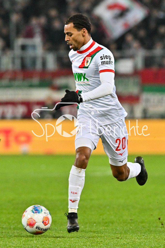 FC Augsburg - 1. FC Union Berlin | AUGSBURG, GERMANY - 15. JANUARY: am Ball Alexis Julian CLAUDE-MAURICE (FC Augsburg 20) / Einzelfoto / Freisteller während dem Bundesligamatch zwischen dem FC Augsburg und dem 1. FC Union Berlin am 17. Spieltag in der WWK-Arena / DFL REGULATIONS PROHIBIT ANY USE OF PHOTOGRAPHS AS IMAGE SEQUENCES AND/OR QUASI-VIDEO