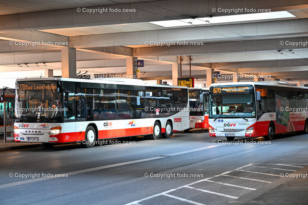 Busbahnhof Linz_ Bus_ Haltestelle_ 19.06.2024-15 | 19.06.2024, Busbahnhof Linz, AUT, Busbahnhof am Hauptbahnhof Linz, im Bild Bus, Haltestelle, Obdachlose am Warteplatz, OoeVV, Oberoesterreichischer Verkehrsverbund
