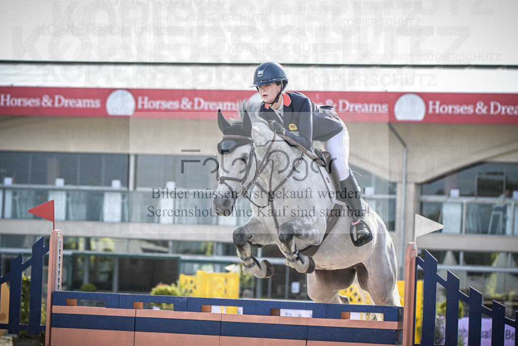DOS_9166 | Entdecke hochwertige Reitturnierfotos von Foto Oger. Professionell, emotional und authentisch – jetzt Lieblingsmomente im Shop bestellen.Deutschlandweite Turnierfotografie. - Realisiert mit Pictrs.com